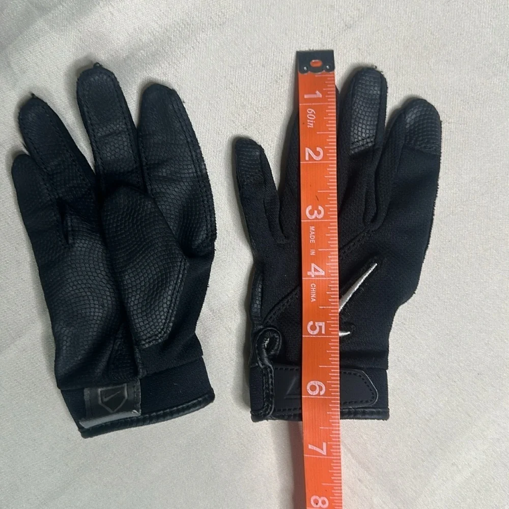 NIKE Black kids Sports Baseball Gloves - Picture 8 of 9